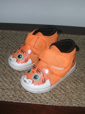 Ikiki Orange & White Tiger Shoes Sneakers toddler size 9 US